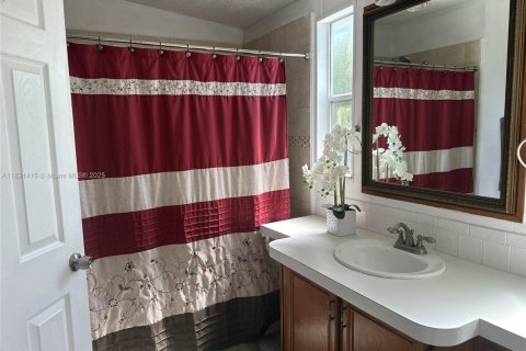 House in Miami, Florida 3 bedrooms, 157 sq.m. № 1809023 - photo 5