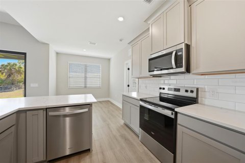 Villa ou maison à vendre à Port Charlotte, Floride: 4 chambres, 183.95 m2 № 2122451 - photo 16