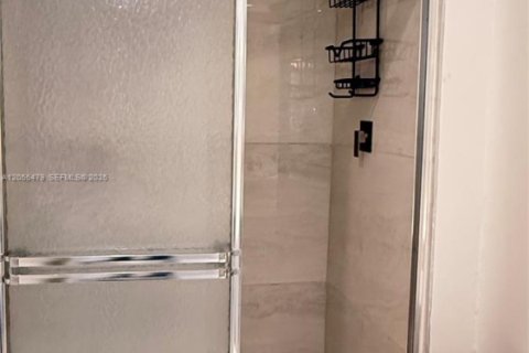 Снять в аренду кондоминиум в Бока-Ратон, Флорида 2 спальни, 86.96м2, № 2246142 - фото 12
