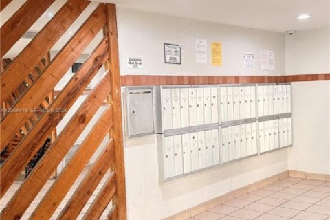 Снять в аренду кондоминиум в Бока-Ратон, Флорида 2 спальни, 86.96м2, № 2246142 - фото 2