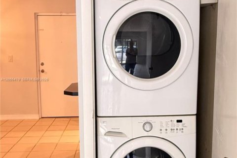 Снять в аренду кондоминиум в Бока-Ратон, Флорида 2 спальни, 86.96м2, № 2246142 - фото 15