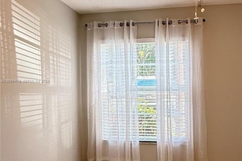 Снять в аренду кондоминиум в Бока-Ратон, Флорида 2 спальни, 86.96м2, № 2246142 - фото 5