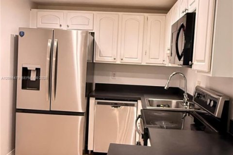 Снять в аренду кондоминиум в Бока-Ратон, Флорида 2 спальни, 86.96м2, № 2246142 - фото 3