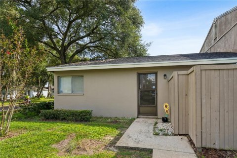 Condo à Temple Terrace, Floride, 2 chambres  № 2389188