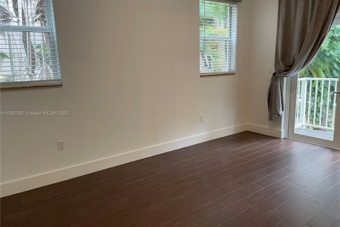 Снять в аренду таунхаус в Майами, Флорида 2 спальни, 93.65м2, № 1949943 - фото 9