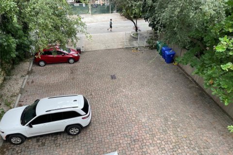 Снять в аренду таунхаус в Майами, Флорида 2 спальни, 93.65м2, № 1949943 - фото 17