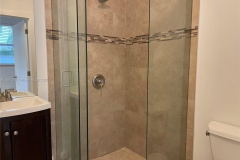 Снять в аренду таунхаус в Майами, Флорида 2 спальни, 93.65м2, № 1949943 - фото 7