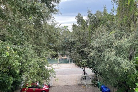 Снять в аренду таунхаус в Майами, Флорида 2 спальни, 93.65м2, № 1949943 - фото 18