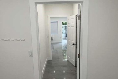 Apartamento en alquiler en Miami Beach, Florida, 1 dormitorio № 2060026 - foto 6