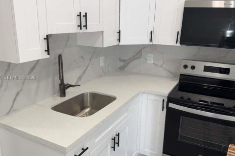 Apartamento en alquiler en Miami Beach, Florida, 1 dormitorio № 2060026 - foto 3