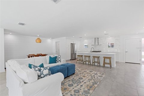 Villa ou maison à louer à Belleair Beach, Floride: 2 chambres, 141.21 m2 № 2380450 - photo 4