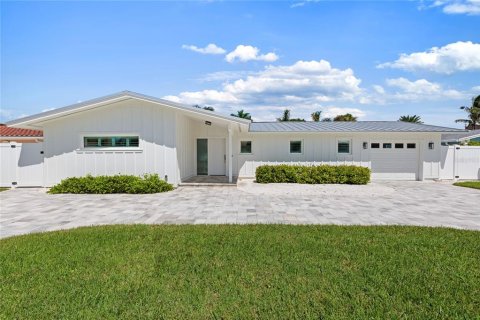 Villa ou maison à louer à Belleair Beach, Floride: 2 chambres, 141.21 m2 № 2380450 - photo 2