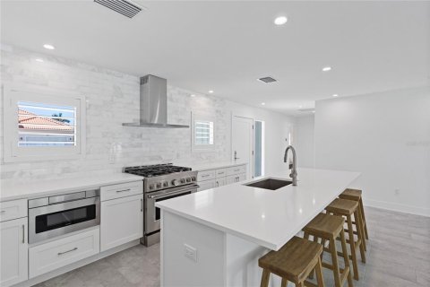 Villa ou maison à louer à Belleair Beach, Floride: 2 chambres, 141.21 m2 № 2380450 - photo 6