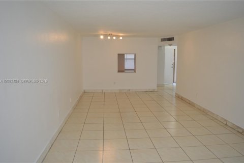 Copropriété à louer à Miami, Floride: 1 chambre, 83.43 m2 № 2075334 - photo 2