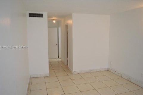 Copropriété à louer à Miami, Floride: 1 chambre, 83.43 m2 № 2075334 - photo 6