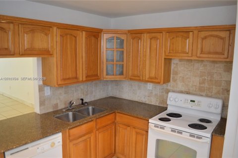 Copropriété à louer à Miami, Floride: 1 chambre, 83.43 m2 № 2075334 - photo 10