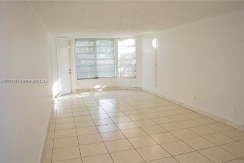 Copropriété à louer à Miami, Floride: 1 chambre, 83.43 m2 № 2075334 - photo 3