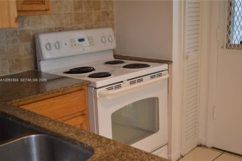 Copropriété à louer à Miami, Floride: 1 chambre, 83.43 m2 № 2075334 - photo 11