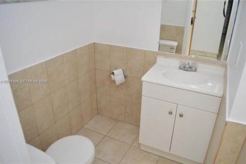Copropriété à louer à Miami, Floride: 1 chambre, 83.43 m2 № 2075334 - photo 4