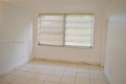 Copropriété à louer à Miami, Floride: 1 chambre, 83.43 m2 № 2075334 - photo 5