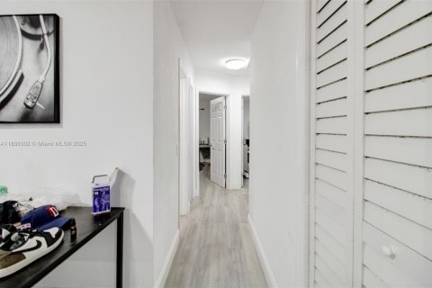 Купить виллу или дом в Майами, Флорида 3 спальни, 128.21м2, № 1739170 - фото 7