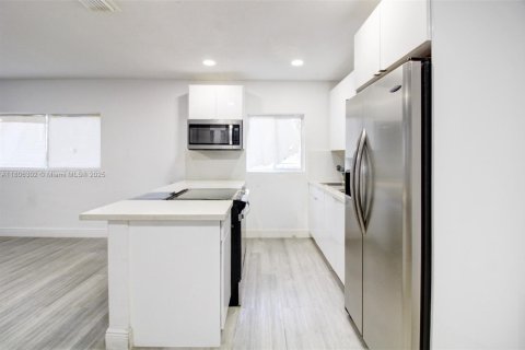 Купить виллу или дом в Майами, Флорида 3 спальни, 128.21м2, № 1739170 - фото 4