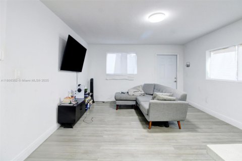 Купить виллу или дом в Майами, Флорида 3 спальни, 128.21м2, № 1739170 - фото 5