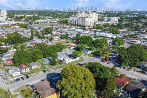 Купить виллу или дом в Майами, Флорида 3 спальни, 128.21м2, № 1739170 - фото 21