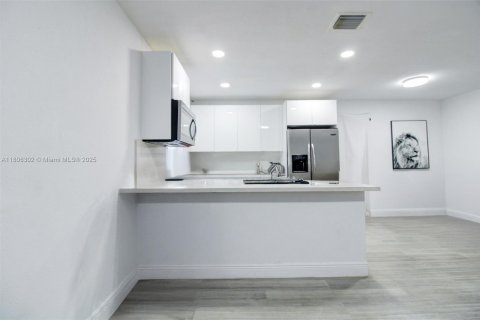 Купить виллу или дом в Майами, Флорида 3 спальни, 128.21м2, № 1739170 - фото 3