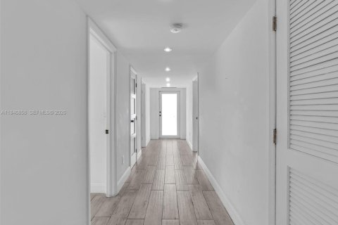 Villa ou maison à vendre à El Portal, Floride: 5 chambres, 229 m2 № 1846117 - photo 24