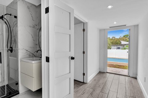 Villa ou maison à vendre à El Portal, Floride: 5 chambres, 229 m2 № 1846117 - photo 25