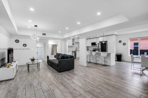 Купить виллу или дом в Эль Портал, Флорида 5 спален, 229м2, № 1846117 - фото 2