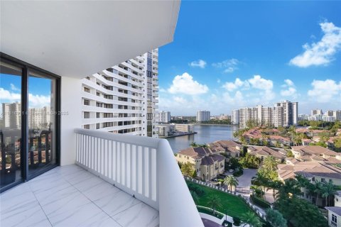 Condo in Aventura, Florida, 3 bedrooms  № 1776095 - photo 9