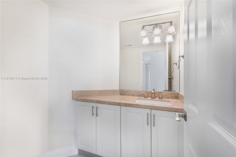 Condo in Aventura, Florida, 3 bedrooms  № 1776095 - photo 15