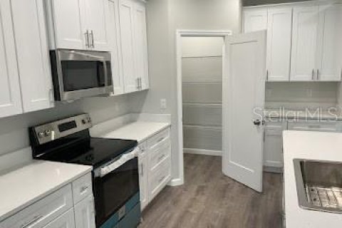 House in Palm Coast, Florida 3 bedrooms, 200.58 sq.m. № 1303720 - photo 5