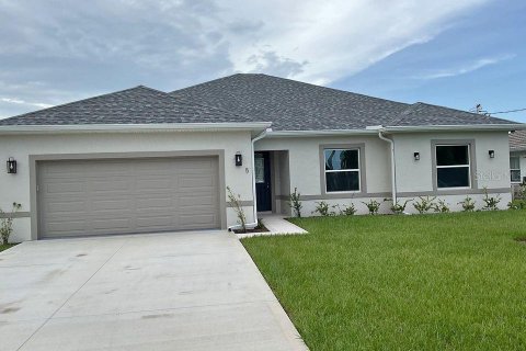 House in Palm Coast, Florida 3 bedrooms, 200.58 sq.m. № 1303720 - photo 1