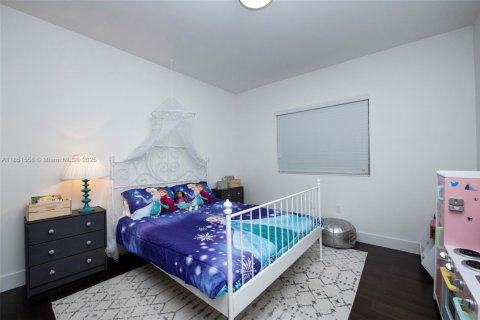 House in Palmetto Bay, Florida 5 bedrooms, 264.59 sq.m. № 1858508 - photo 21