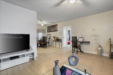 Купить виллу или дом в Санрайз, Флорида 3 спальни, 126.35м2, № 1796412 - фото 8