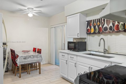 Купить виллу или дом в Санрайз, Флорида 3 спальни, 126.35м2, № 1796412 - фото 14