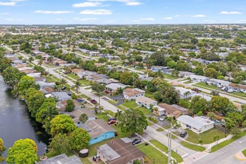 Купить виллу или дом в Санрайз, Флорида 3 спальни, 126.35м2, № 1796412 - фото 21