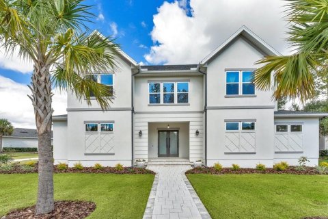 House in Gainesville, Florida 5 bedrooms, 390.19 sq.m. № 2351824