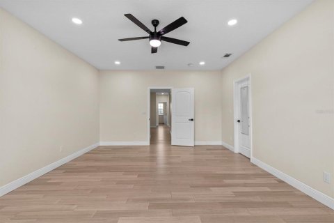 House in Tarpon Springs, Florida 3 bedrooms, 187.01 sq.m. № 2389179 - photo 15
