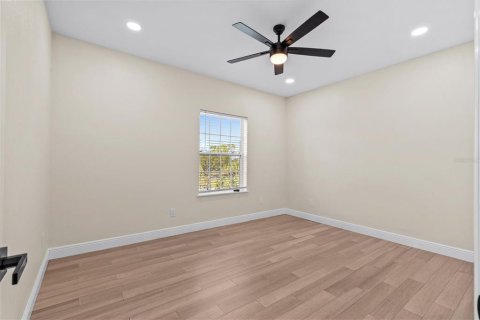 House in Tarpon Springs, Florida 3 bedrooms, 187.01 sq.m. № 2389179 - photo 20