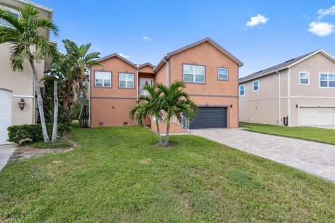 House in Tarpon Springs, Florida 3 bedrooms, 187.01 sq.m. № 2389179 - photo 2