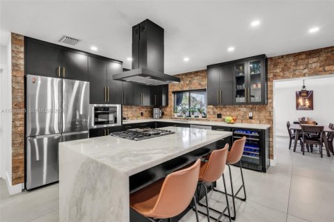 House in Miami, Florida 3 bedrooms, 196.67 sq.m. № 2067434 - photo 10