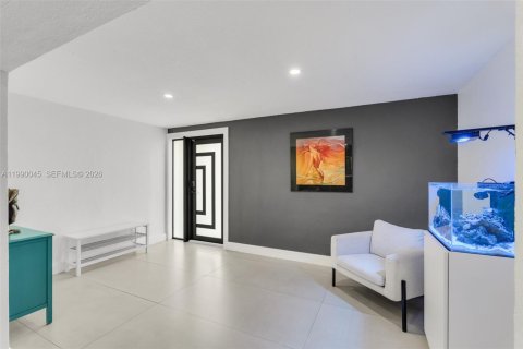 House in Miami, Florida 3 bedrooms, 196.67 sq.m. № 2067434 - photo 6