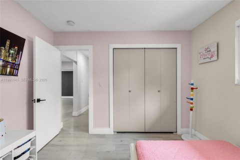 House in Miami, Florida 3 bedrooms, 196.67 sq.m. № 2067434 - photo 21