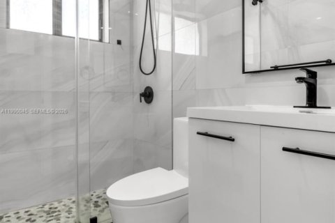 House in Miami, Florida 3 bedrooms, 196.67 sq.m. № 2067434 - photo 25