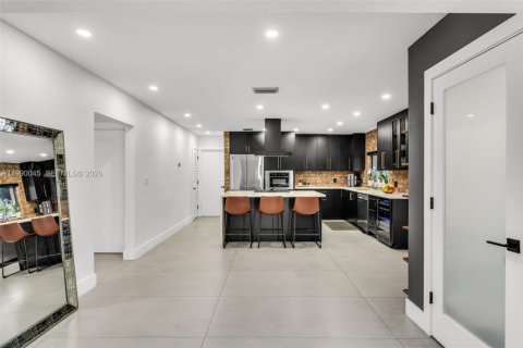 House in Miami, Florida 3 bedrooms, 196.67 sq.m. № 2067434 - photo 8