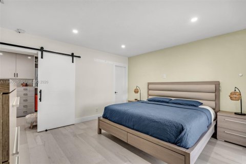 House in Miami, Florida 3 bedrooms, 196.67 sq.m. № 2067434 - photo 28